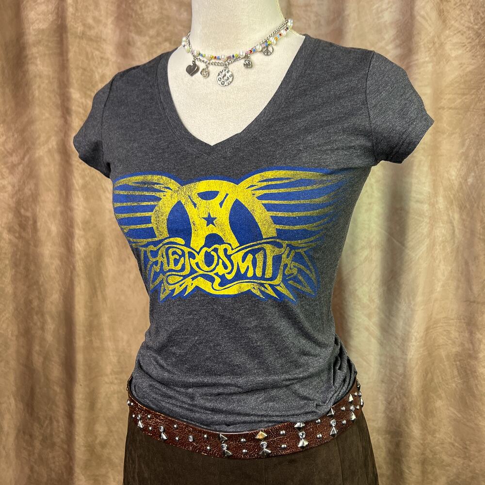 Y2K Mudd Aerosmith Baby Tee Band T-Shirt V Neck Fitted Gray Rock Music Indie